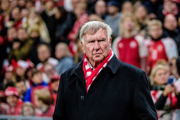Denmark v Austria, World Cup qualifier, Copenhagen, Denmark Copenhagen, Denmark. 12th, October 2021. The legend and former head coach Sepp Piontek of Denmark is praised before the UEFA World Cup qualifier between Denmark and Austria at Parken in Copenhagen. Copenhagen Denmark Parken  Copyright: xGonzalesxPhoto RobertxHendelx
