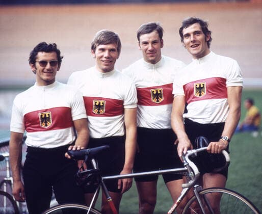 Olympische Spiele; München 1972. Bahnradsport: Der Deutsche Bahnvierer V.l: Jürgen Colombo, Günter Haritz, Günther Schumacher und Udo Hempel. 04.09.1972. *** Olympic Games Munich 1972 Track Cycling The German Track Four V l Jürgen Colombo, Günter Haritz, Günther Schumacher and Udo Hempel 04 09 1972 HM