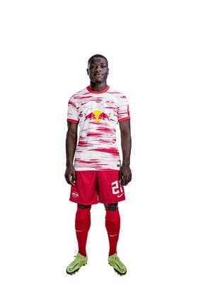 Achtung: Redaktionelle Nutzung honorarfrei - Attention: Free of charge for editorial use - Brian Brobbey. RB Leipzig. Mannschaft Saison 2021 2022. Porträttermin RB Leipzig. Saison 2021 2022.