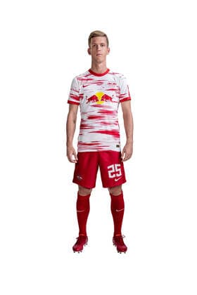 Achtung: Redaktionelle Nutzung honorarfrei - Attention: Free of charge for editorial use - Dani Olmo. RB Leipzig. Mannschaft Saison 2021 2022. Porträttermin RB Leipzig. Saison 2021 2022.