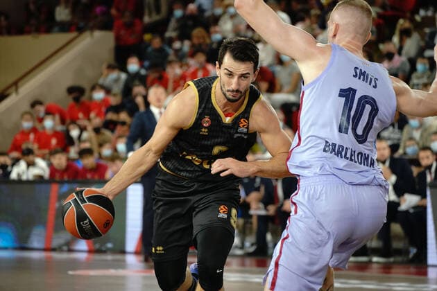 Leo Westermann (AS Monaco) - Rolands Smits (FC Barcelone) BASKETBALL : Monaco vs FC Barcelone - Euroligue - Monaco - 15 10 2021 NorbertScanella Panoramic 