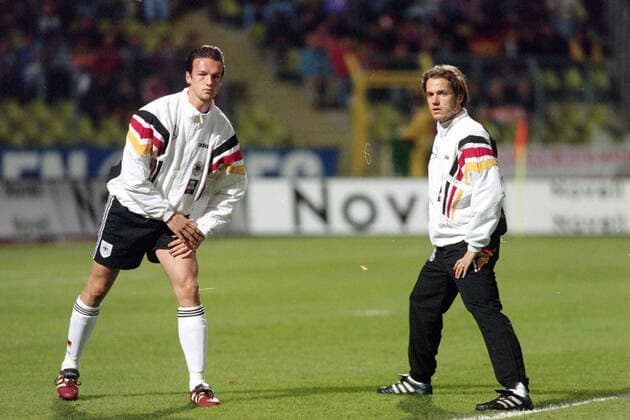 09.11.96 Deutschland - Nordirland Deutschland, Nürnberg, 09.11.1996, Fussball, WM Qualifikation, DFB Deutschland - Nordirland (1:1): v.l. Fredi Bobic, Thomas Schneider (beide Deutschland). *** 09 11 96 Germany Northern Ireland Germany, Nuremberg, 09 11 1996, Football, World Cup Qualification, DFB Germany Northern Ireland 1 1 v l Fredi Bobic, Thomas Schneider both Germany