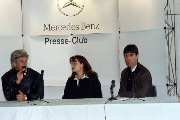 09.11.96 Deutschland - Nordirland Deutschland, Nürnberg, 09.11.1996, Fussball, WM Qualifikation, DFB Deutschland - Nordirland (1:1): v.l. Werner Lorant, Claudia Merzbach, Joachim Löw. *** 09 11 96 Germany Northern Ireland Germany, Nuremberg, 09 11 1996, Football, World Cup Qualification, DFB Germany Northern Ireland 1 1 v l Werner Lorant, Claudia Merzbach, Joachim Löw