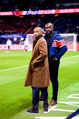 Teddy Riner et Thierry Henry FOOTBALL : PSG vs SCO Angers - Ligue 1 Uber Eats - 15 10 2021 JBAutissier Panoramic 