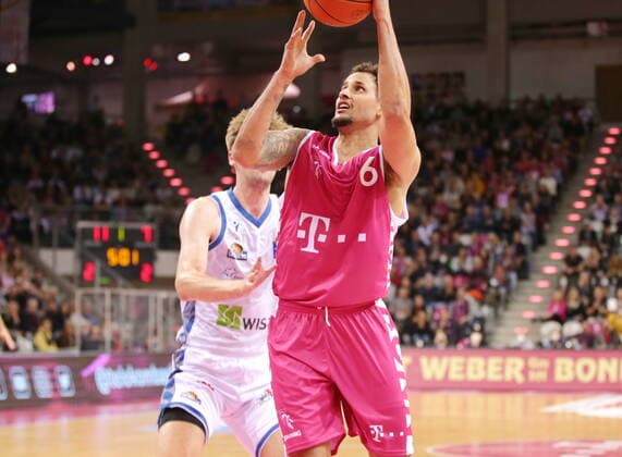 Michael Kessens Telekom Baskets Bonn vs. Fraport Skyliners Frankfurt easyCredit BBL 1. Bundesliga , Saison 2021 2022 , Hauptrunde 4. Spieltag