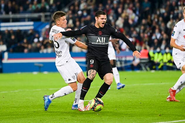 Mauro Icardi (PSG) vs Pierrick Capelle (Angers) FOOTBALL : PSG vs SCO Angers - Ligue 1 Uber Eats - 15 10 2021 JBAutissier Panoramic 