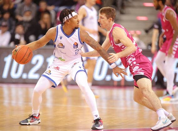 Skyler Bowlin Telekom Baskets Bonn vs. Brancou Badio Fraport Skyliners Frankfurt easyCredit BBL 1. Bundesliga , Saison 2021 2022 , Hauptrunde 4. Spieltag
