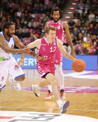 Skyler Bowlin Telekom Baskets Bonn vs. Fraport Skyliners Frankfurt easyCredit BBL 1. Bundesliga , Saison 2021 2022 , Hauptrunde 4. Spieltag