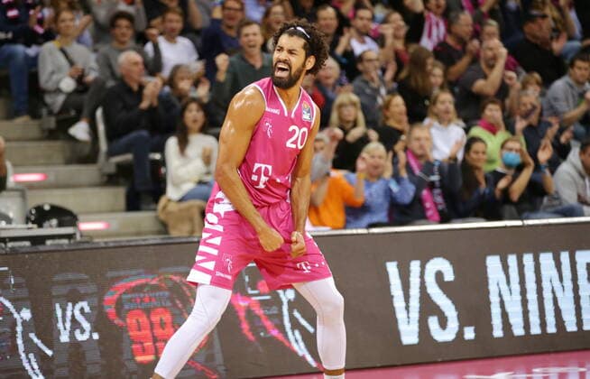 Jeremy Morgan Telekom Baskets Bonn vs. Fraport Skyliners Frankfurt easyCredit BBL 1. Bundesliga , Saison 2021 2022 , Hauptrunde 4. Spieltag