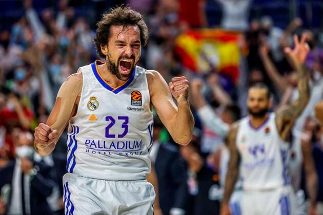 Sport Bilder des Tages Real Madrid s Sergio Llull celebrates after scoring a buzzer beater during the Euroleague basketball game between Real Madrid and Panathinaikos B.C at Wizink Center in Madrid, Spain, 15 October 2021. Real Madrid - Panathinaikos B.C !ACHTUNG: NUR REDAKTIONELLE NUTZUNG!  Copyright: xJUANJOxMARTINx GRAF3430 20211015-6d3c06bdd1ce0660357637b9880f99f0d8f82e6c