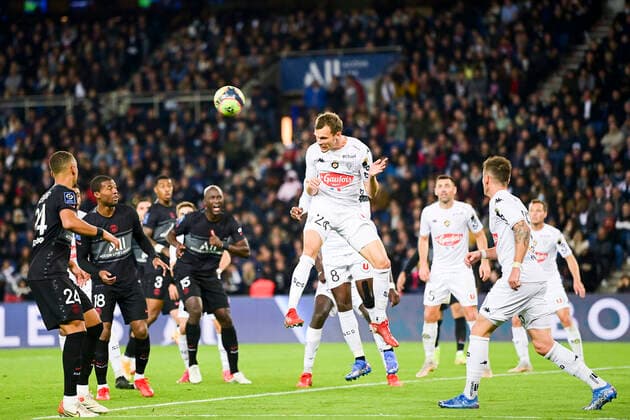 Romain Thomas (Angers) FOOTBALL : PSG vs SCO Angers - Ligue 1 Uber Eats - 15 10 2021 JBAutissier Panoramic 