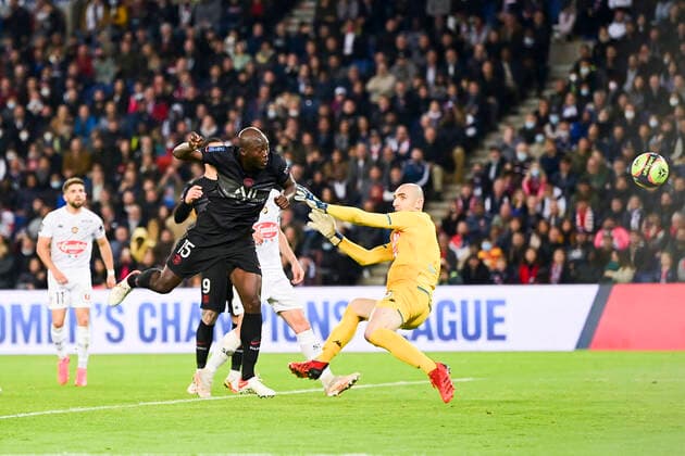 but de Danilo Pereira (PSG) vs Paul Bernardoni (Angers) FOOTBALL : PSG vs SCO Angers - Ligue 1 Uber Eats - 15 10 2021 JBAutissier Panoramic 