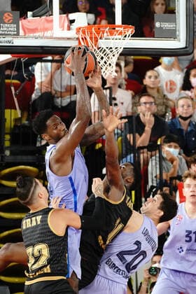 Hayes Davis (FC Barcelone) - Alpha Diallo (AS Monaco) - Nicolas Laprovittola (FC Barcelone) BASKETBALL : Monaco vs FC Barcelone - Euroligue - Monaco - 15 10 2021 NorbertScanella Panoramic 