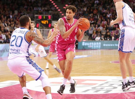 Michael Kessens Telekom Baskets Bonn vs. Fraport Skyliners Frankfurt easyCredit BBL 1. Bundesliga , Saison 2021 2022 , Hauptrunde 4. Spieltag