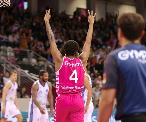 Justin Gorham Telekom Baskets Bonn vs. Fraport Skyliners Frankfurt easyCredit BBL 1. Bundesliga , Saison 2021 2022 , Hauptrunde 4. Spieltag