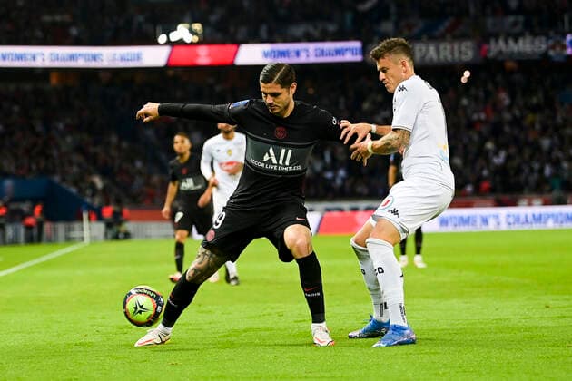 Mauro Icardi (PSG) vs Pierrick Capelle (Angers) FOOTBALL : PSG vs SCO Angers - Ligue 1 Uber Eats - 15 10 2021 JBAutissier Panoramic 