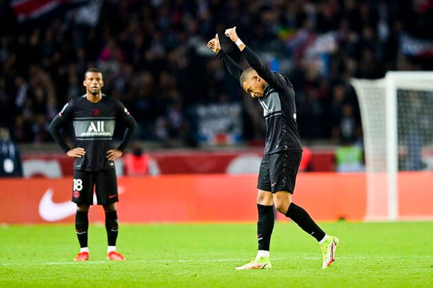 sortie de Kylian Mbappe (PSG) FOOTBALL : PSG vs SCO Angers - Ligue 1 Uber Eats - 15 10 2021 JBAutissier Panoramic 