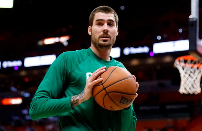 Boston Celtics forward Juancho Hernangomez warms up prior to the NBA, Basketball Herren, USA basketball game between the Miami Heat and the Boston Celtics at FTX Arena in Miami, Florida, USA, 15 October 2021. Boston Celtics at Miami Heat !ACHTUNG: NUR REDAKTIONELLE NUTZUNG!  Copyright: xRHONAxWISEx AME121 20211016-1c4a66f373a589a439d97cdb5222915469e05e87