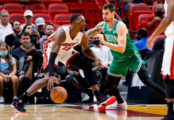 Boston Celtics forward Juancho Hernangomez (R) guards Miami Heat center Bam Adebayo (L) during the first half of the NBA, Basketball Herren, USA basketball game between the Miami Heat and the Boston Celtics at FTX Arena in Miami, Florida, USA, 15 October 2021. Boston Celtics at Miami Heat !ACHTUNG: NUR REDAKTIONELLE NUTZUNG!  Copyright: xRHONAxWISEx AME128 20211016-35cf76bd066658ea16808d46a87afcb58199193f