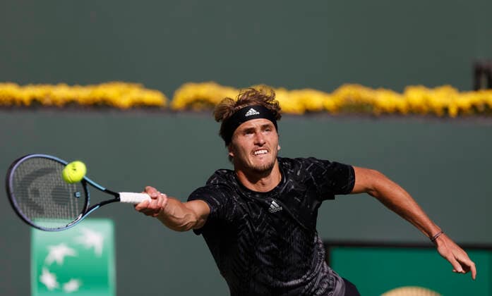 October 15, 2021 Alexander Zverev of Germany returns a shot against Taylor Fritz during the 2021 BNP Paribas Open at Indian Wells Tennis Garden in Indian Wells, California. Mandatory Photo Credit : CSM Indian Wells United States of America - ZUMAc04_ 20211015_zaf_c04_002 Copyright: xCharlesxBausx