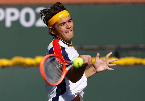 October 15, 2021 Taylor Fritz returns a shot against Alexander Zverev of Germany during the 2021 BNP Paribas Open at Indian Wells Tennis Garden in Indian Wells, California. Mandatory Photo Credit : CSM Indian Wells United States of America - ZUMAc04_ 20211015_zaf_c04_003 Copyright: xCharlesxBausx