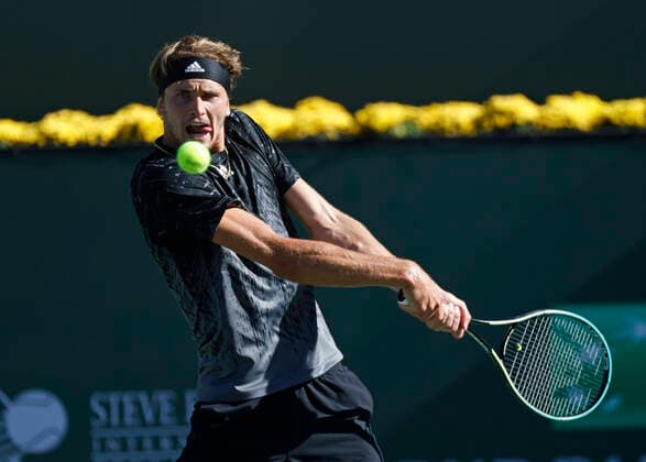October 15, 2021 Alexander Zverev of Germany returns a shot against Taylor Fritz during the 2021 BNP Paribas Open at Indian Wells Tennis Garden in Indian Wells, California. Mandatory Photo Credit : CSM Indian Wells United States of America - ZUMAc04_ 20211015_zaf_c04_011 Copyright: xCharlesxBausx