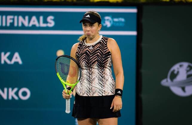 Sport Themen der Woche KW41 Sport Bilder des Tages Mandatory Credit: Photo by Rob Prange Shutterstock (12524639t) Jelena Ostapenko of Latvia in action during the semi-final of the 2021 BNP Paribas Open WTA, Tennis Damen 1000 tennis tournament BNP Paribas Open, Tennis, Day 10, Indian Wells Tennis Garden, California, USA - 15 Oct 2021 BNP Paribas Open, Tennis, Day 10, Indian Wells Tennis Garden, California, USA - 15 Oct 2021  Copyright: xRobxPrange Shutterstockx 12524639t