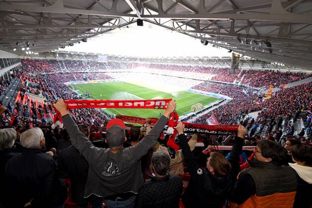 Fussball 1. Bundesliga Saison 2021 2022 8. SPieltag SC Freiburg - RB Leipzig 16.10.2021 Stadionuebersicht beim ersten Bundesligaspiel im Europa-Park Stadion in Freiburg, die neue Arena bietet Platz fuer 34700 Fans.