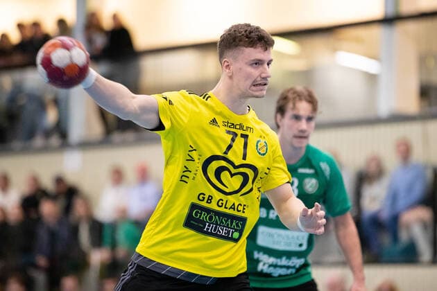 211016 Sävehofs Elias Ellefsen Ã Skipagotu under handbollsmatchen i Handbollsligan mellan Önnered och Sävehof den 16 oktober 2021 i Göteborg. Copyright: MICHAELxERICHSEN BB211016MI060