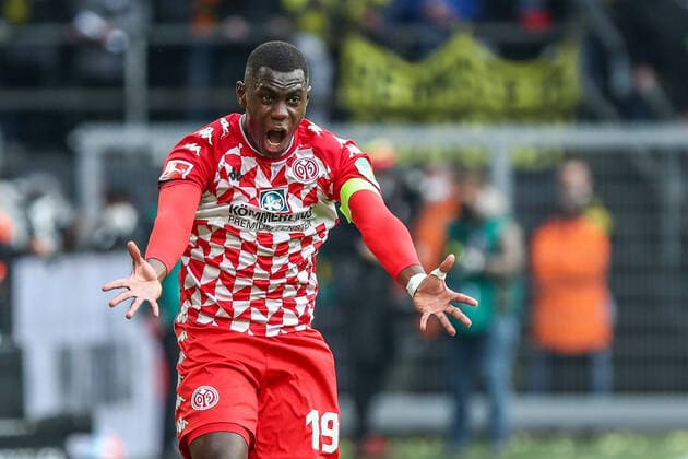 Bilder des Jahres 2021, Sport 10 Oktober Sport Themen der Woche KW41 Sport Bilder des Tages Moussa Niakhate (FSV Mainz 05, 19) unzufrieden, enttäuscht enttaeuscht, GER, Borussia Dortmund BVB vs. FSV Main 05, Fussball, 1. Bundesliga, 8. Spieltag, Spielzeit 2021 2022, 16.10.2021, DFB DFL regulations prohibit any use of photographs as image sequences and or quasi-video., GER, Borussia Dortmund BVB vs. FSV Main 05, Fussball, 1. Bundesliga, 8. Spieltag, Spielzeit 2021 2022, 16.10.2021 Dortmund *** Moussa Niakhate FSV Mainz 05, 19 dissatisfied, disappointed disappointed, GER, Borussia Dortmund BVB vs FSV Main 05, Football, 1 Bundesliga, 8 Spieltag, Spielzeit 2021 2022, 16 10 2021, DFB DFL regulations prohibit any use of photographs as image sequences and or quasi video , GER, Borussia Dortmund BVB vs FSV Main 05, Football, 1 Bundesliga, 8 Spieltag, Spielzeit 2021 2022, 16 10 2021 Dortmund Copyright: xEibner-Pressefoto GabrielxBoiax EP_GBA