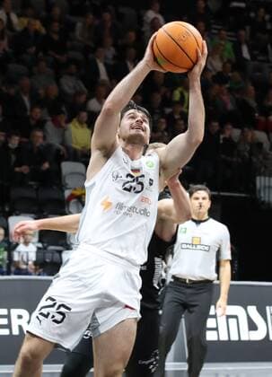 16.10.2021 - Basketball - Saison 2021 2022 - 2. Bundesliga Pro-A - 05. Spieltag: Nürnberg Falcons Basketball Club NBC - Team Ehingen Urspring - DaMa - Tim Köpple Koepple (25, Nürnberg Falcons BC NBC )