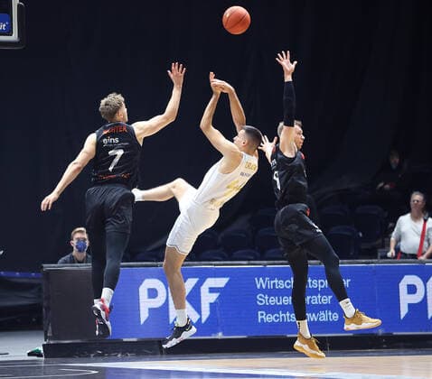 Jonas Richter (Niners Chemnitz), Benedikt Turudic (Basketball Loewen Braunschweig), Niklas Wimberg (Niners Chemnitz)