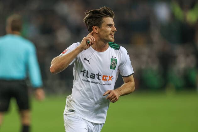 16.10.2021, Fussball, Saison 2021 2022, 1. Bundesliga, 8. Spieltag, Borussia Mönchengladbach - VfB Stuttgart, Jonas HOFMANN (Borussia Mönchengladbach) jubelt nach seinem Tor zum 1 zu 1. Foto: Tim Rehbein RHR-FOTO Mönchengladbach Boussia Park Deutschland xRHR-FOTO TRx