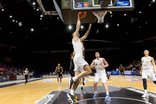 Basketball Loewen Braunschweig - NINERS Chemnitz Benedikt Turudic (Nr. 44 Basketball Loewen Braunschweig) Basketball Loewen Braunschweig - NINERS Chemnitz, Basketball, BBL, Saison 2021 2022, 16.10.2021 Braunschweig Copyright: xHelbigx Eibner-Pressefotox EP_helbig