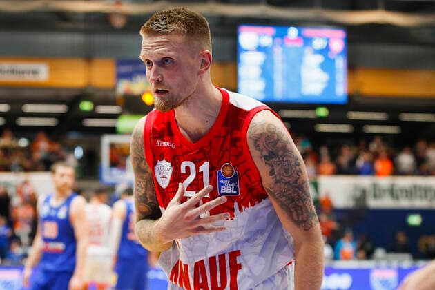 GER, Weissenfels, Stadthalle Weissenfels, 16.10.2021, emspor, emonline, despor, deonline, SYNTAINICS MBC vs. s.Oliver Wuerzburg, easyCredit BBL, 4. Spieltag Bild: Verwunderung bei Aigars Skele (s.Oliver Wuerzburg) Copyright: HMBxMedia JulienxBecker