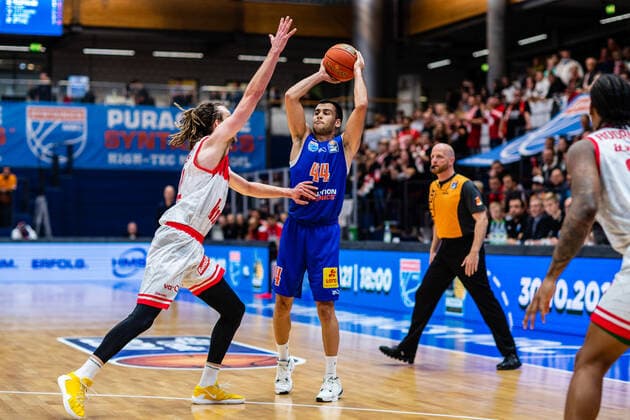 BB-1BL Syntainics MBC - S. Oliver Würzburg Nikola Rebix ( 44 Syntainics MBC), Craig Moller ( 22 S. Oliver Würzburg) waehrend der Begegnung Saison 2021-2022 (Herren) in der EasyCredit Bundesliga zwischen Syntainics MBC und S. Oliver Würzburg in der Stadthalle Weissenfels am 16. October 2021 in Weissenfels, Sachsen Anhalt, Deutschland