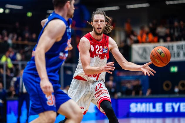 BB-1BL Syntainics MBC - S. Oliver Würzburg Craig Moller ( 22 S. Oliver Würzburg) waehrend der Begegnung Saison 2021-2022 (Herren) in der EasyCredit Bundesliga zwischen Syntainics MBC und S. Oliver Würzburg in der Stadthalle Weissenfels am 16. October 2021 in Weissenfels, Sachsen Anhalt, Deutschland