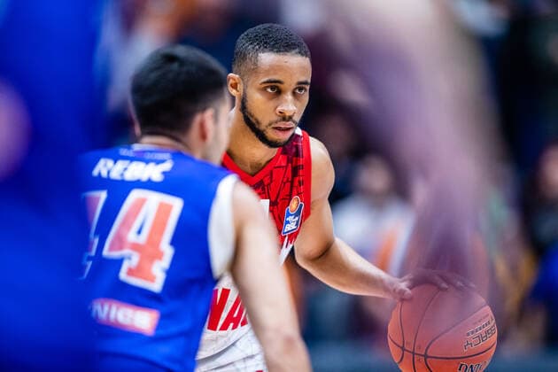 BB-1BL Syntainics MBC - S. Oliver Würzburg Cameron Hunt ( 24 S. Oliver Würzburg) waehrend der Begegnung Saison 2021-2022 (Herren) in der EasyCredit Bundesliga zwischen Syntainics MBC und S. Oliver Würzburg in der Stadthalle Weissenfels am 16. October 2021 in Weissenfels, Sachsen Anhalt, Deutschland