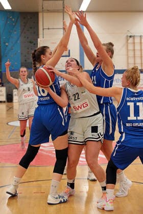 16.10.2021, xovx, Basketball Damen 2. Bundesliga DBBL, Bender Baskets Grünberg - BBZ Opladen Hawks v.l. Carlotta Ellenrieder (BBZ Opladen Hawks), Olivia Nash (Bender Baskets Grünberg), Martha Middeler (BBZ Opladen Hawks), Leonie Schütter (BBZ Opladen Hawks) Grünberg Sporthalle Theo-Koch-Schule Hessen Deutschland (DE)