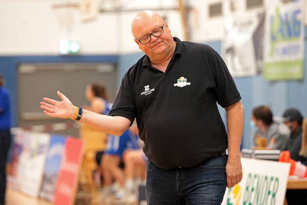 16.10.2021, xovx, Basketball Damen 2. Bundesliga DBBL, Bender Baskets Grünberg - BBZ Opladen Hawks Trainer Rene Spandauw (Bender Baskets Grünberg) verärgert Grünberg Sporthalle Theo-Koch-Schule Hessen Deutschland (DE)