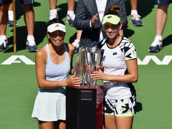 INDIAN WELLS, CA - OCTOBER 16: BNP Paribas Open doubles champions Su-Wei Hsieh of Chinese Taipei and Elise Mertens of Belgium pose for photographs with the championship trophy on center court after a doubles finals match played on October 16, 2021 at the Indian Wells Tennis Garden in Indian Wells, CA. (Photo by John Cordes Icon Sportswire) TENNIS: OCT 16 BNP Paribas Open Icon506211016044