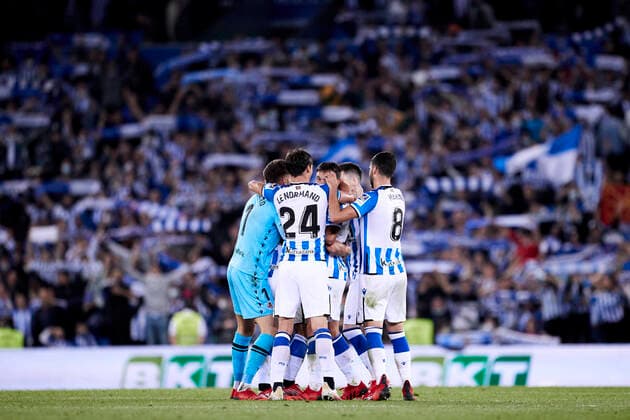 FOOTBALL - LA LIGA - Real Sociedad - RCD Mallorca Players of Real Sociedad celebrates the win during the Spanish league, La Liga, football match between Real Sociedad and RCD Mallorca at Reale Arena on 16 of October, 2021 in San Sebastian, Spain. San Sebastian Reale Arena Basque Country Spain RSOvsRCDM084 Copyright: xRicardoxLarreinax