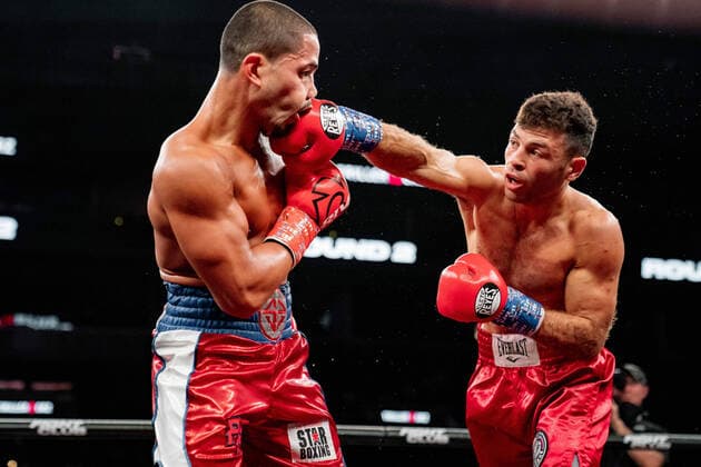 Bilder des Jahres 2021, Sport 10 Oktober Sport Themen der Woche KW41 Sport Bilder des Tages October 16, 2021, Brooklyn, New York, USA: Daniel Gonzalez (red and blue shorts with white stripes) and Petros Ananyan battle in a vacant WBA Continental Americas Super Lightweight Championship bout at the Barclays Center in Brooklyn, New York. Petros Ananyan won by decision. Brooklyn USA - ZUMAp109 20211016_zaf_p109_013 Copyright: xJoelxPlummerx