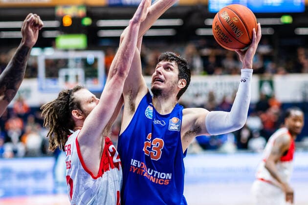 BB-1BL Syntainics MBC - S. Oliver Würzburg Gorna Huskic ( 23 Syntainics MBC), Craig Moller ( 22 S. Oliver Würzburg) waehrend der Begegnung Saison 2021-2022 (Herren) in der EasyCredit Bundesliga zwischen Syntainics MBC und S. Oliver Würzburg in der Stadthalle Weissenfels am 16. October 2021 in Weissenfels, Sachsen Anhalt, Deutschland