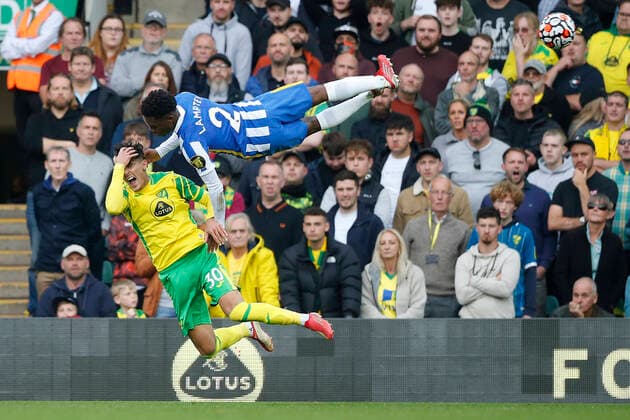 Bilder des Jahres 2021, Sport 10 Oktober Sport Themen der Woche KW41 Norwich City v Brighton and Hove Albion Premier League Dimitris Giannoulis of Norwich and Tariq Lamptey of Brighton & Hove Albion clash during the Premier League match at Carrow Road, Norwich Content Not Available For UK Newspapers Copyright: xPaulxChestertonx FIL-15980-0096
