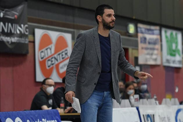 Basketball Damen 1. Bundesliga 5. Spieltag Herner TC - TSV 1880 Wasserburg am 16.10.2021 im Sportpark Wanne-Eickel in Herne Predrag Stanojcic ( Co-Trainer Herne )