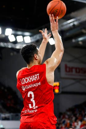 links Dominic Lockhart (Brose Bamberg, 03) Brose Bamberg - MLP Academics Heidelberg - easyCredit-BBL - Basketball Bundesliga Saison 2021 22 Spieltag 4, 17.10.2021 Bamberg, Brose Arena Copyright: DanielxLöb