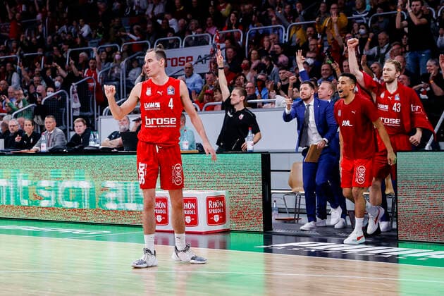 links Omar Prewitt (Brose Bamberg, 04) Brose Bamberg - MLP Academics Heidelberg - easyCredit-BBL - Basketball Bundesliga Saison 2021 22 Spieltag 4, 17.10.2021 Bamberg, Brose Arena Copyright: DanielxLöb