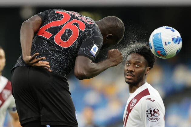 Sport Themen der Woche KW41 Sport Bilder des Tages Photo Alessandro Garofalo LaPresse October 17 , 2021 Naples, Italy soccer Napoli vs Torino - Italian Football Championship League A TIM 2021 2022 - Diego Armando Maradona stadium. In the pic: Kalidou Koulibaly (SSC Napoli);  Copyright: xAlessandroxGarofalo LaPressex