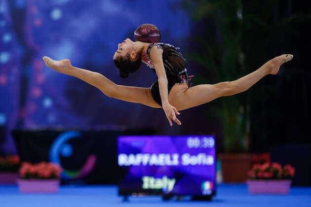 Bilder des Jahres 2021, Sport 10 Oktober Sport Themen der Woche KW41 Sport Bilder des Tages Grand Prix Marbella and International Tournament in Rhythmic gymnastics, Rhythmische Sportgymnastik, RSG 17.10.2021 Sofia Raffaeli (ITA) at apparatus finals; Grand Prix Marbella and International Tournament in Rhythmic Gymnastics on 17.10.2021 at the Palacio de los Deportes Elena Benitez in Marbella. *** Grand Prix Marbella and International Tournament in Rhythmic Gymnastics 17 10 2021 Sofia Raffaeli ITA at apparatus finals Grand Prix Marbella and International Tournament in Rhythmic Gymnastics on 17 10 2021 at the Palacio de los Deportes Elena Benitez in Marbella Copyright: xBEAUTIFULxSPORTS U.xFassbenderx